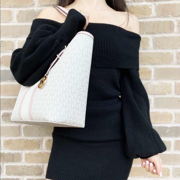 Gaby’sBags👜💕-NWT Michael Kors Tote - Picture 4 of 5